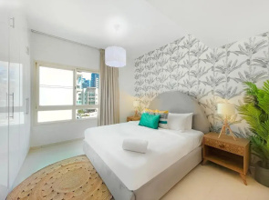 Spectacular 1BR Community View
