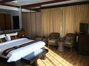 Phi Phi Long Beach Resort & Villa