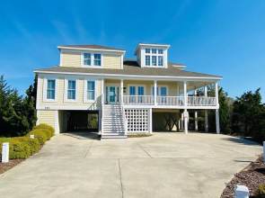 Blue Skies 5 Bedroom Home by RedAwning
