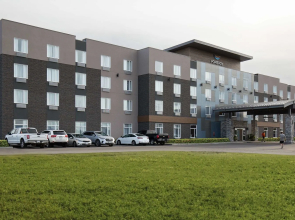 Pomeroy Inn & Suites Prince George
