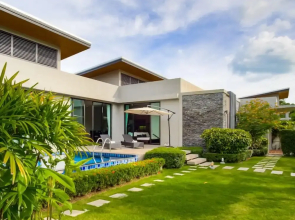 Modern Zen Pool Villa by Rents In Phuket