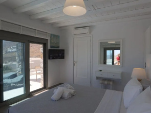 Luxury Villas  by Live&Travel