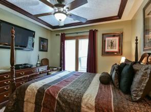 Welcome Inn- Pools - Great Balcony - Trails to Fishing -SO Close to Sdc!!