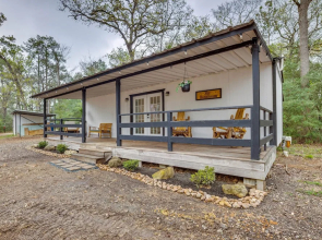 Willis Cabin on 6 Acres - Close to the Lake!