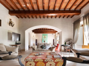 Villa just 14 km to Florence, 8 bedrooms. Private garden, pool heated and Wi-Fi!-La Leopoldina