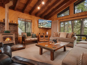 Lake Tahoe Treasure! Minutes From Beach & Skiing