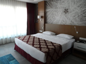 Marine Suites and Spa