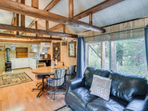 'grandpa's Cabin' ~ 30 Miles to Yellowstone!