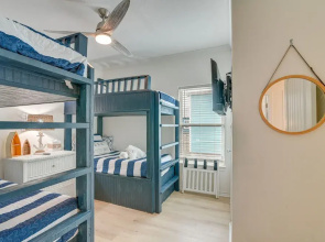 Family-friendly Crystal Beach Home: Steps to Beach