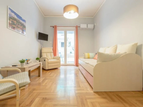 Cozy Flat in hip Koukaki