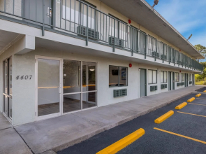 Motel 6 Orange