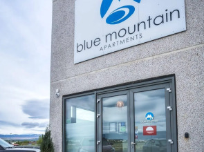 Blue Mountain Apartments by Heimaleiga