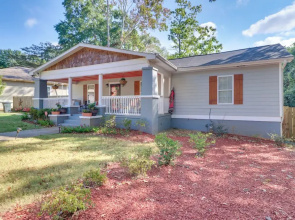 Updated Farmhouse w/ Yard, 10 Mi to Dtwn Atlanta