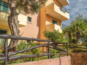 Quaint Residence I Mirti Bianchi 2 Bedroom Apartment Sleeps 6 Nym0499