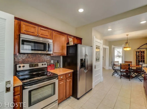 3 BR Beautifully Restored 1890`s Homedowntown