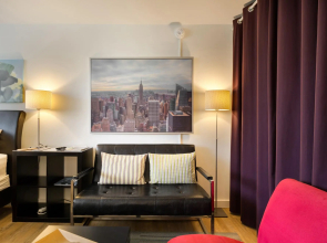 Chic Premium Studio Apartment (B) - Includes Weekly Cleanings w/ Linen Change