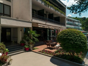 Hotel Pela