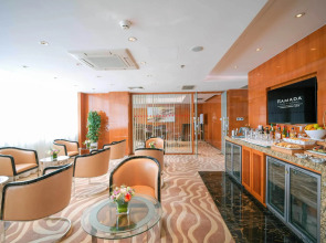 Отель Ramada Plaza by Wyndham Shanghai Pudong Airport