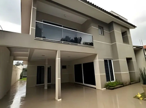 Casa com piscina 5 suites 1 quarto e AC