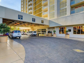 Beautiful Strip View Studio w Balcony 02807