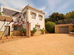1053 Villa Seral