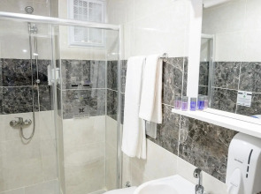 The Corner Inn Hotels By Suit