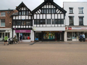 Frodsham Street Apartment