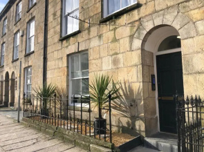 The Aviator - Stunning 1 bed with large balcony