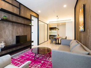 Chic Tropicana Home by Guestready