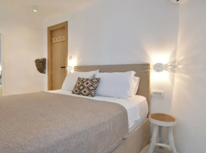 Panthea Suite Santorini