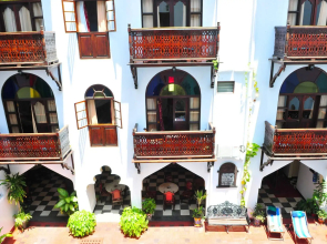 Dhow Palace Hotel