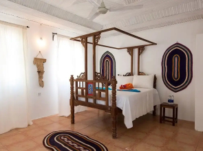 Driftwood Beach Lodge