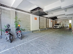 Graha 100 Guest House Syariah by OYO Rooms