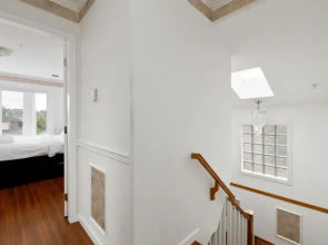 Cheerful 5-bdrms house in Vancouver