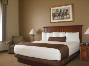 Casper C'mon Inn Hotel & Suites