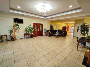 Clover Inn & Suites