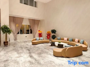 "Fairy-TaleBorder Town Resort Hotel"