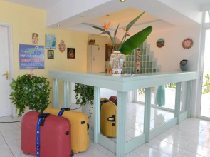 Golden Star Hotel - Adults Only (+16)