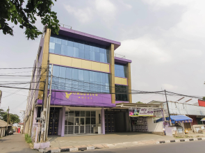 RedDoorz Plus near Stasiun Bekasi