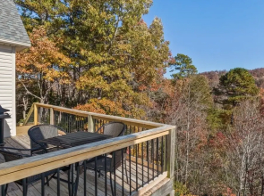 Rumbling Bald Resort Home In Lake Lure - Wifi - Community Beach, Pool, Golf And More 5 Bedroom Home by Sunscape Property Management