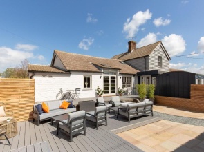 The Railway Hotel by Barefoot Retreats