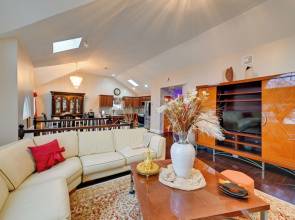 2 Mi to Dtwn Freeport! Apt w/ Deck in Baldwin
