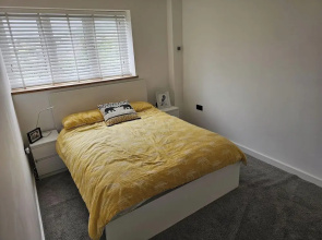 Modern, Large 4-bed Property Sleeps 10 in Abergele
