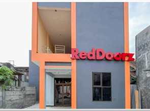 RedDoorz Syariah near T2 Juanda Airport 2