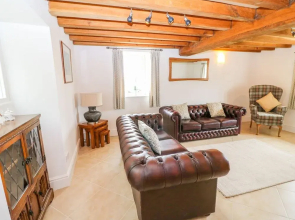 Woodthorpe Cruck Cottage
