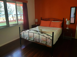Arcadia Beach Guest House and Car Hire