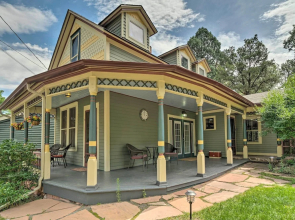 Historic Manitou Springs Victorian: Walk Downtown!