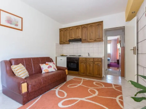 Romantic apartment for 2 with pool and grill