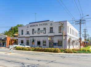 Albion Hotel Motel