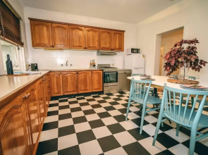 Treasure on Bagot-Free Wifi/Netflix-Close to CBD